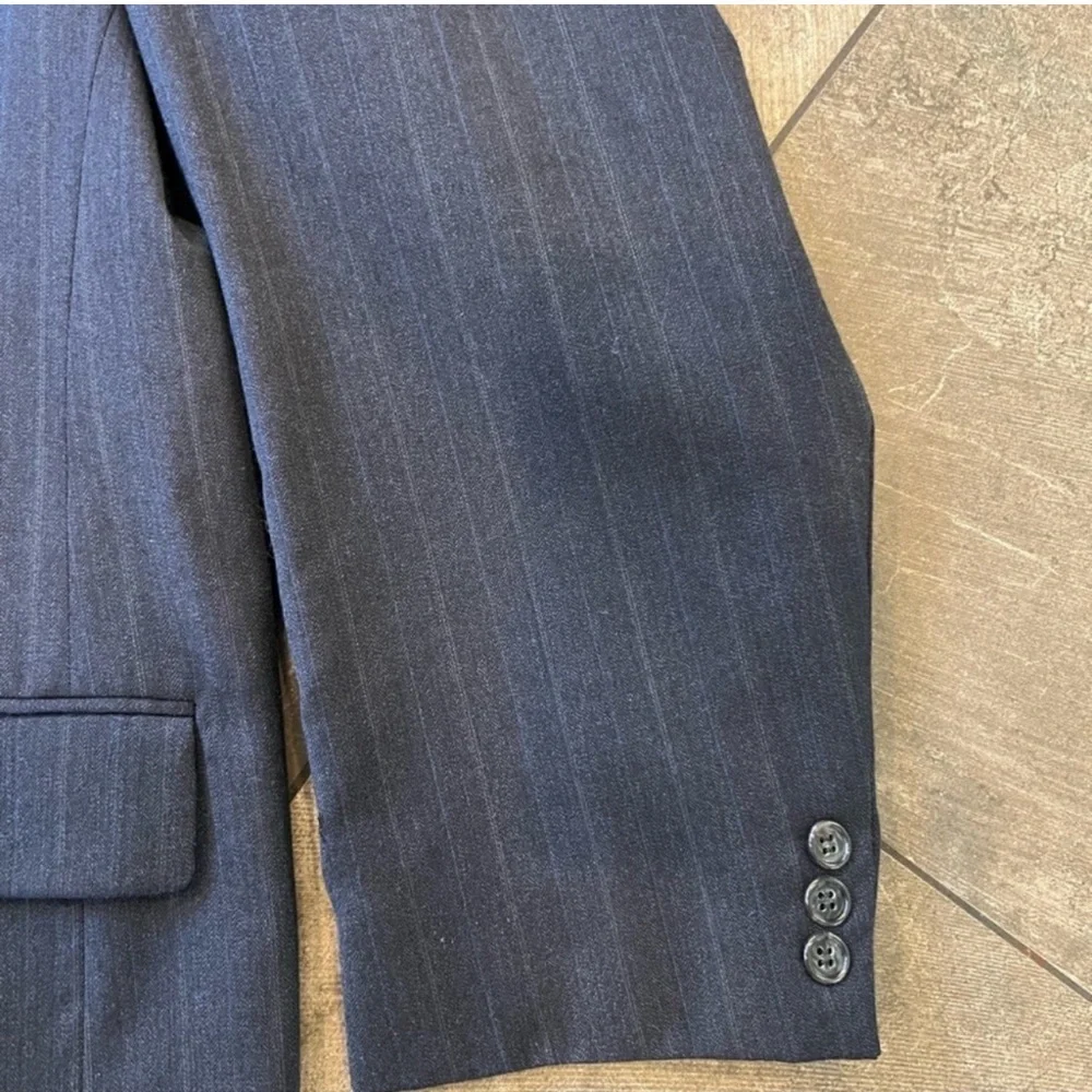 Turnbury Men's Navy Pinstripe Blazer 100% wool 56R like new